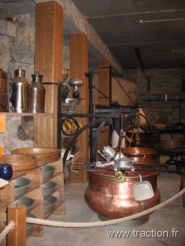 2011_CVAAM_35ans_8_Fort_des_Rousses (34).JPG - 35 Ans du CVAAM, sortie dans le Doubs et le Jura, du 26 Avril au 1er Mai 2011, Le Fort des Rousses, caves d'affinage Juraflore